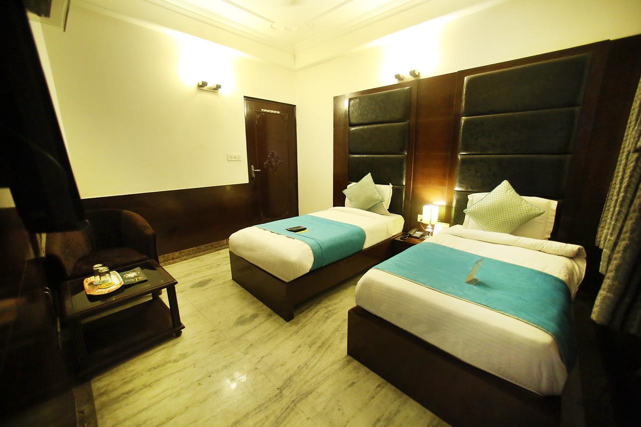 Hotel Aero Star Near Delhi Airport Új-Delhi Kültér fotó